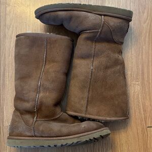 UGG- Classic Tall boots chestnut brown  size 6